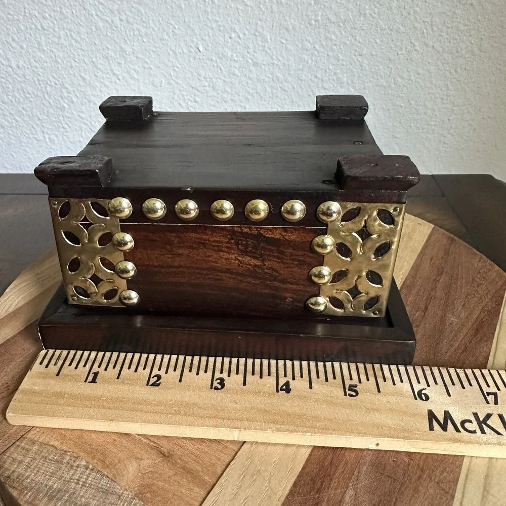 Vintage Keepsake‎ Trinket Box 6x4.5 Inch Solid Wood Brass Accents Studs Ornate